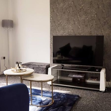 Home In Speke- 8 Mins Walk To Airport Экстерьер фото