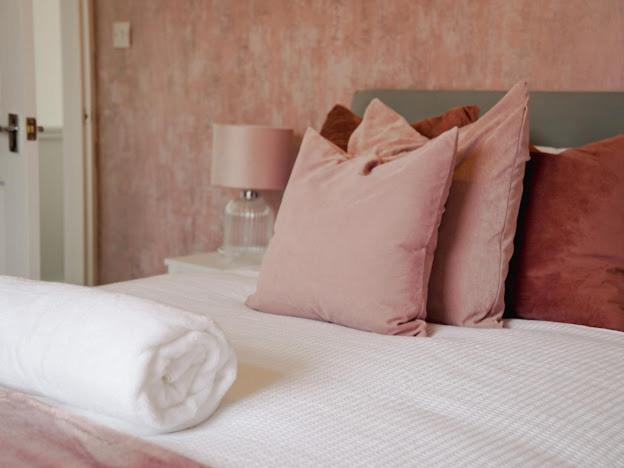 Home In Speke- 8 Mins Walk To Airport Экстерьер фото