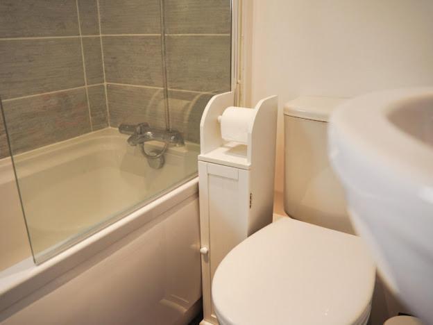 Home In Speke- 8 Mins Walk To Airport Экстерьер фото