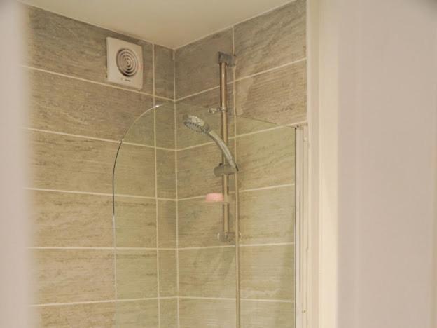 Home In Speke- 8 Mins Walk To Airport Экстерьер фото
