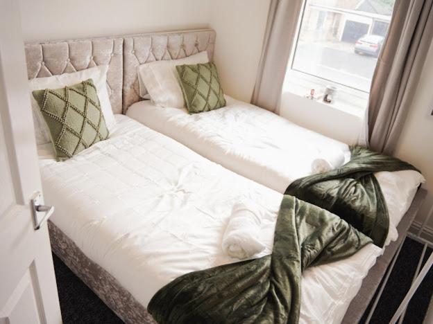 Home In Speke- 8 Mins Walk To Airport Экстерьер фото